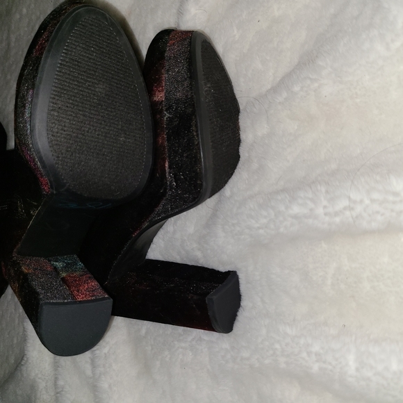 Madden Girl Size 7 Black Velvet Floral Sock Boots - Picture 13 of 14